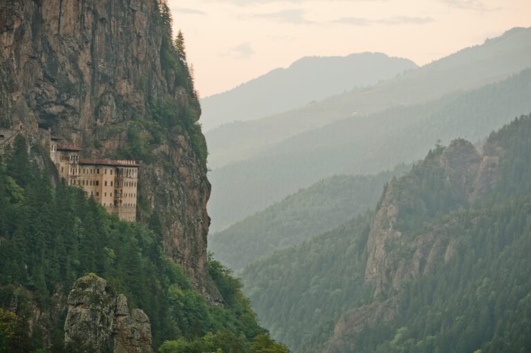 Sortehavsregionen: S&uuml;mela-klosteret i bjergene ved Trabzon
