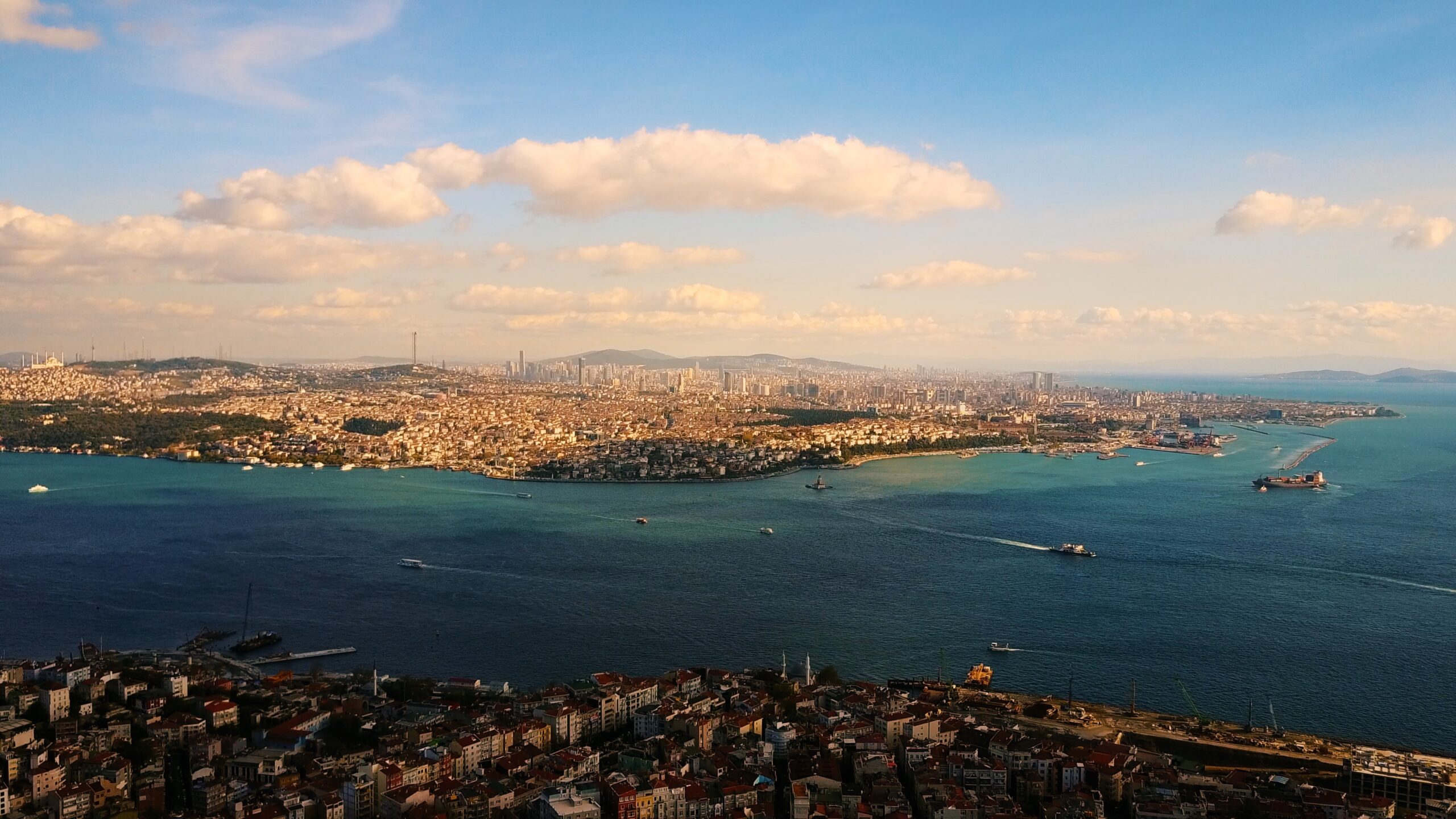 Istanbul og Bosporus set fra luften